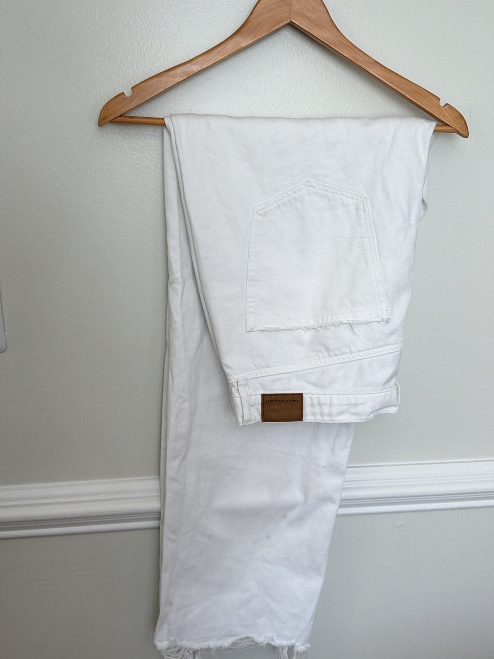 American Eagle Outfitters White Cropped Raw-Hem Jeans